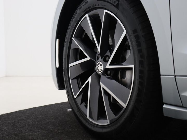 Škoda Enyaq iV 80 Sportline | 16% bijtelling | 204 PK | Automaat | DAB | Navigatie | Stoelverwarming | Achteruitrijcamera | Getint Glas |
