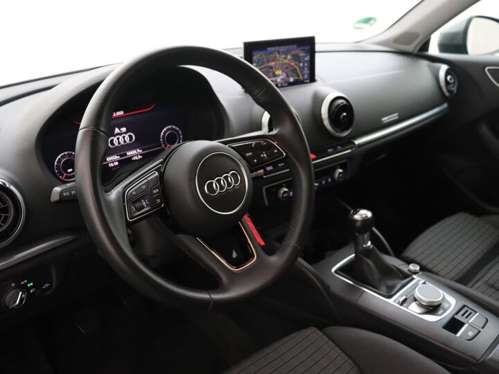 Audi A3 Sportback 30 TFSI Advance | 115 PK | Navigatie | Led Verlichting | Velgen LM 17” | Bluetooth | Cruise Control |