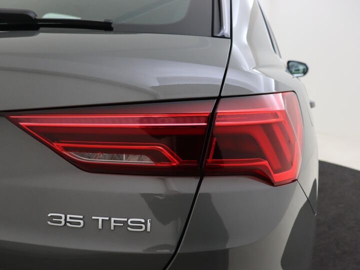 Audi Q3 35 TFSI Advanced edition Plus | 150 PK | Automaat | Parkeersensoren | Navigatie | Apple CarPlay / Android Auto | Velgen LM 18” | Multifunctioneel Stuurwiel |