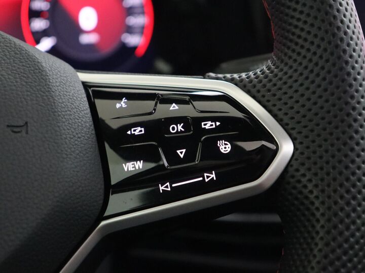 Volkswagen Golf 2.0 GTI Clubsport 45 Oettinger Akrapovic | Automaat | Panoramadak | Harman-Kardon | 19"Lichtmetalen velgen | Achteruitrijcamera