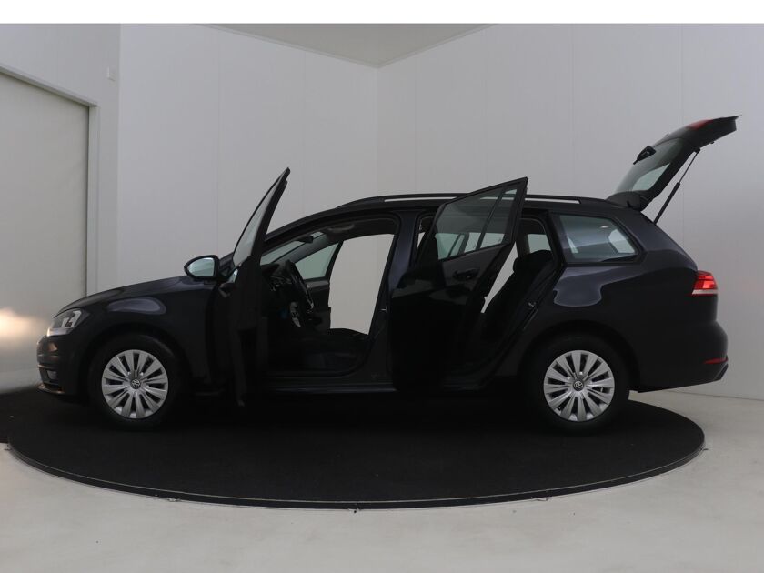 Volkswagen Golf Variant 1.0 TSI Trendline | 110 PK | Apple CarPlay | Cruise Control | Navigatiesysteem | Parkeersensoren |