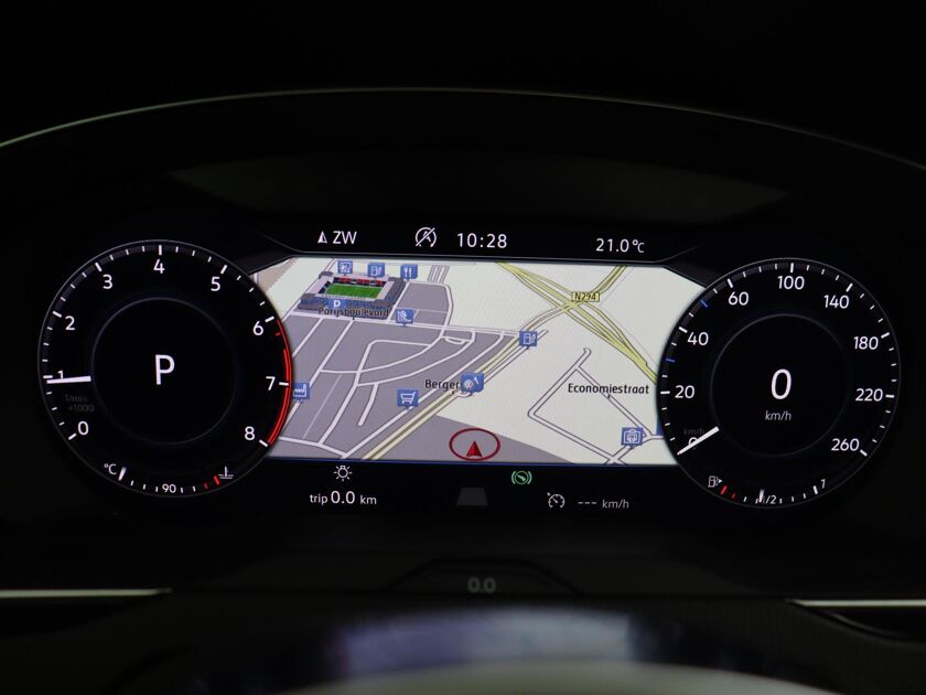 Volkswagen Passat Variant 1.4 TSI ACT Highline Business R | DSG | 150 PK | Panoramadak | Navigatiesysteem | Automaat | Lederen bekleding | 17"Lichtmetalen velgen |