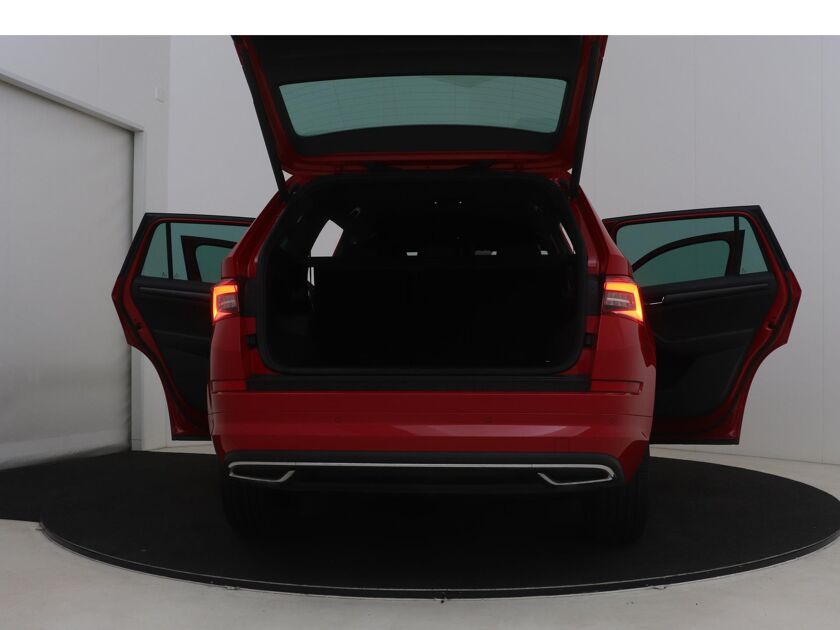 Škoda Kodiaq 1.5 TSI Sportline Business | 150 PK | Automaat | Stoelverwarming | Achteruitrijcamera | DAB | Velgen LM 19” | Apple CarPlay / Android Auto |