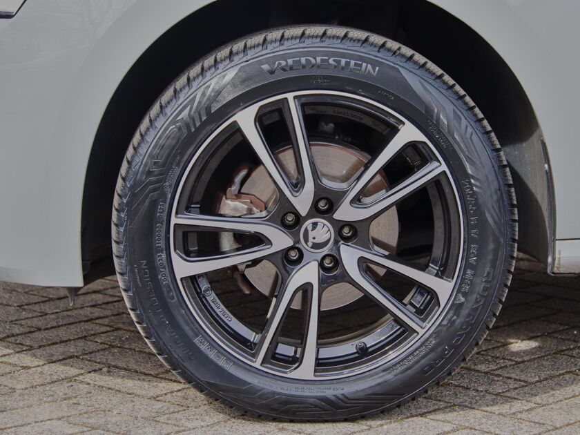 Škoda Kamiq 1.0 TSI 95pk Active | Airco | Bluetooth | Lane-assist | DAB |