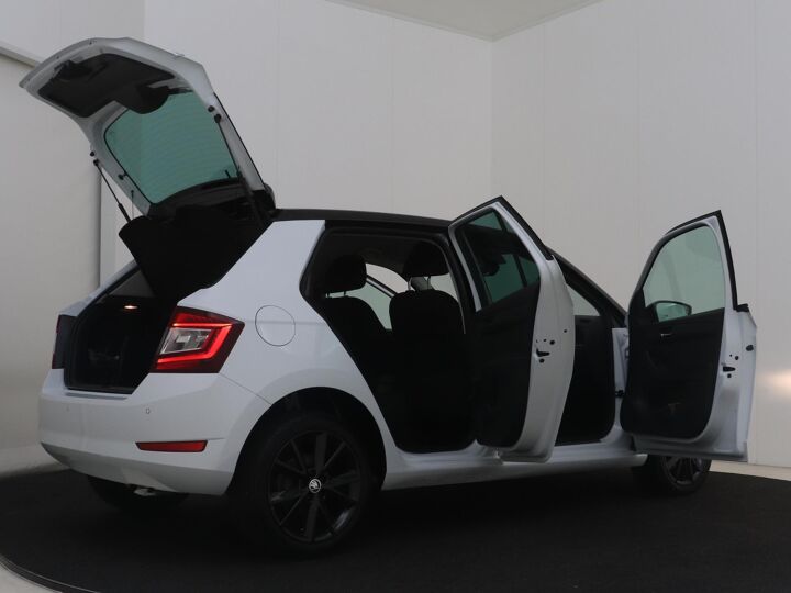 Škoda Fabia 1.0 Clever | 75 PK | Navigatie | DAB | Parkeersensoren | Airco | Multifunctioneel Stuurwiel |