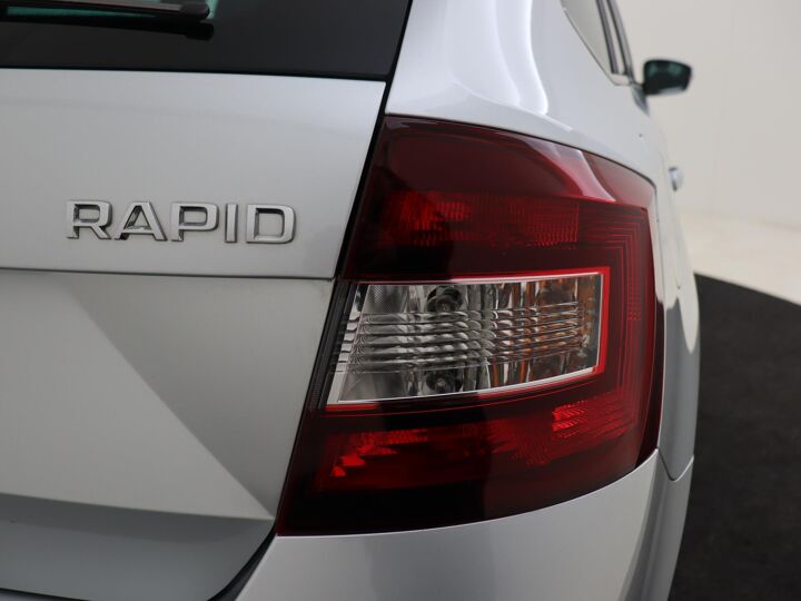 Škoda Rapid Spaceback 1.0 TSI Greentech Clever | 95 PK | Stoelverwarming | Parkeersensoren | DAB | Navigatie | Airco | Multifunctioneel Stuurwiel |