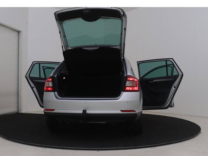Škoda Rapid Spaceback 1.0 TSI Greentech Clever | 95 PK | Stoelverwarming | Parkeersensoren | DAB | Navigatie | Airco | Multifunctioneel Stuurwiel |