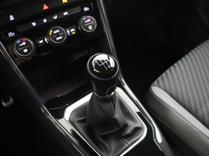 Volkswagen T-Roc 1.5 TSI Sport | 150 PK | Navigatie | DAB | Parkeersensoren | Achteruitrijcamera | Apple CarPlay / Android Auto |