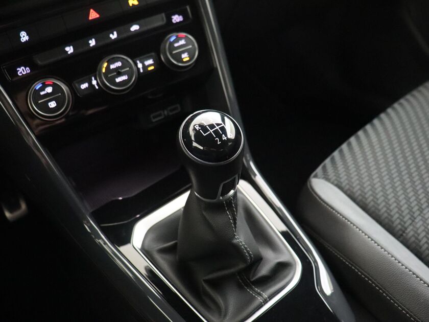 Volkswagen T-Roc 1.5 TSI Sport | 150 PK | Navigatie | DAB | Parkeersensoren | Achteruitrijcamera | Apple CarPlay / Android Auto |