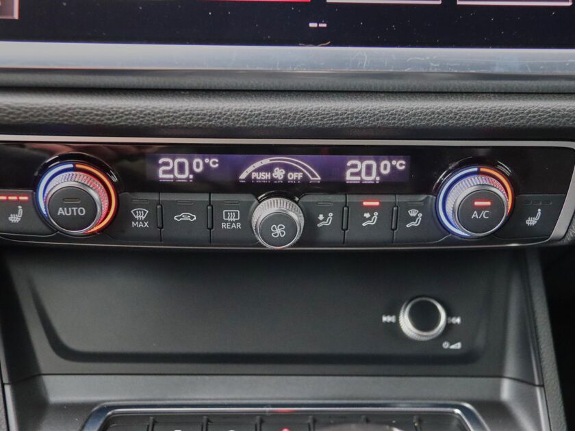 Audi Q3 45 TFSI Quattro S-Line | Parkeersensoren | Sportstoelen | Climate Control | Cruise Control |