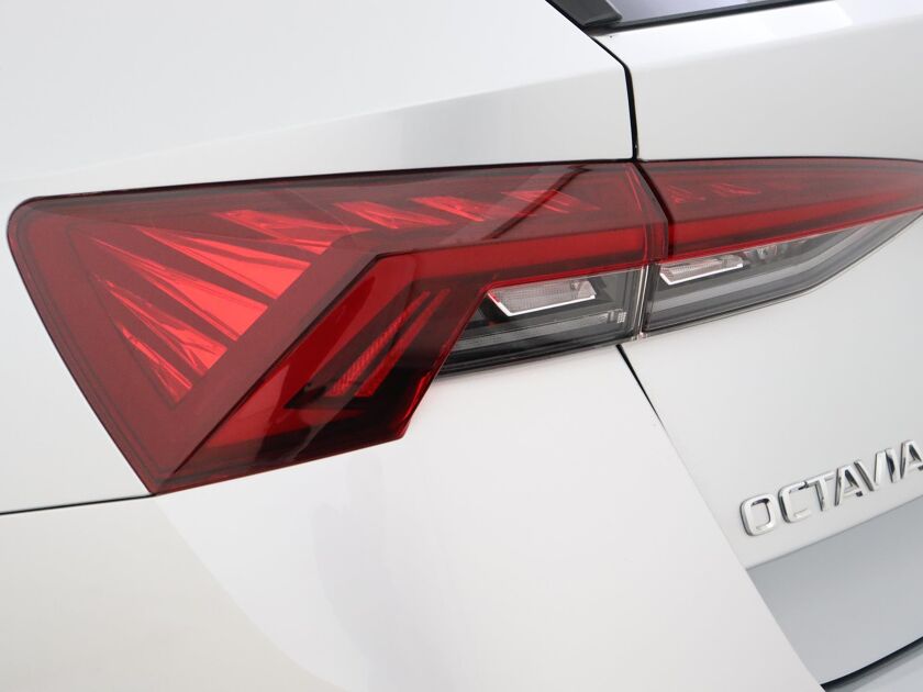 Škoda Octavia Combi 1.0 TSI Business Edition | 110 PK | Navigatie | Parkeersensoren | Apple CarPlay/ Android auto | DAB | Led Verlichting |
