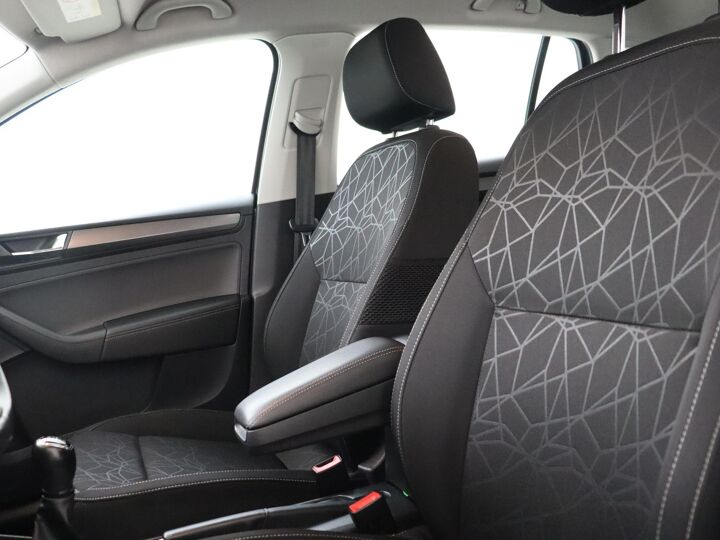 Škoda Rapid Spaceback 1.0 TSI Greentech Clever | 95 PK | Navigatie | Trekhaak | Parkeersensoren | Airco | Bluetooth |