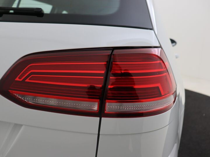 Volkswagen Golf Variant 1.0 TSI Comfortline | 110 PK | Automaat | Navigatie | DAB | Parkeersensoren | Apple CarPlay/ Android auto | Velgen LM 16” |