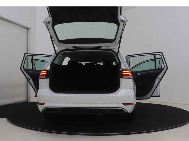 Volkswagen Golf Variant 1.0 TSI Comfortline | 110 PK | Automaat | Navigatie | DAB | Parkeersensoren | Apple CarPlay/ Android auto | Velgen LM 16” |