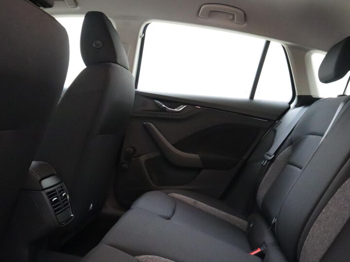 Škoda Scala Active 1.0 70 kW / 95 pk TSI Hatchback 5 versn. Ha nd