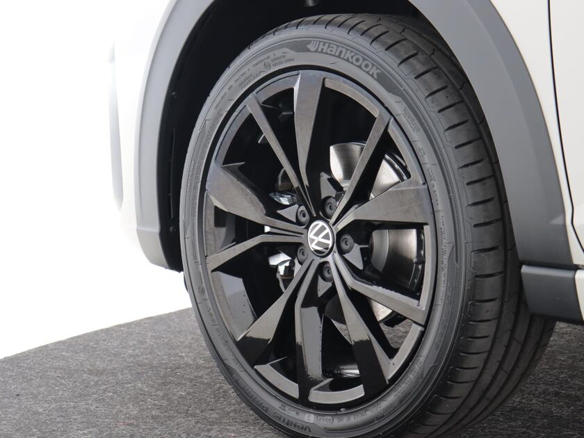 Volkswagen Taigo R-Line Business + 1.5 110 kW / 150 pk TSI CUV 7 ve | LED Matrix | Keyless | Black Style | Achteruitrijcamera |