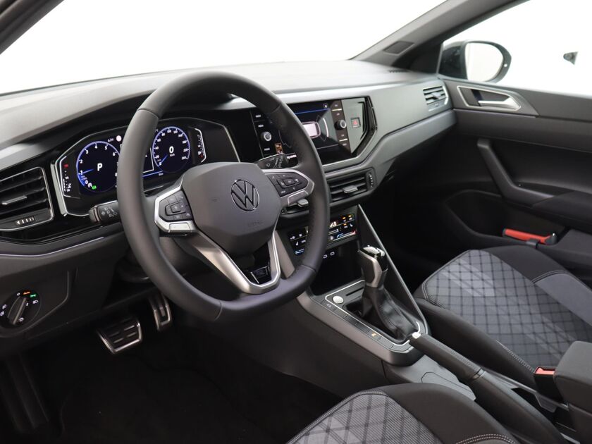 Volkswagen Taigo R-Line Business + 1.5 110 kW / 150 pk TSI CUV 7 ve | LED Matrix | Keyless | Black Style | Achteruitrijcamera |