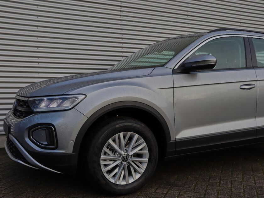 Volkswagen T-Roc Life 1.0 81 kW / 110 pk TSI SUV 6 versn. Hand