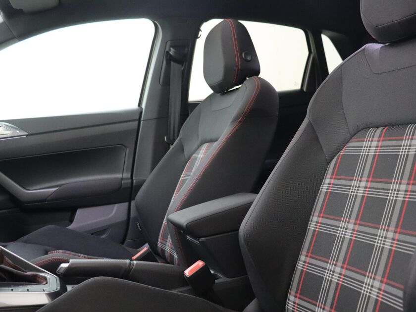 Volkswagen Polo 2.0 TSI GTI | 207 PK | Automaat | Panoramadak | Achteruitrijcamera | DAB | Apple CarPlay/ Android auto | Navigatie |