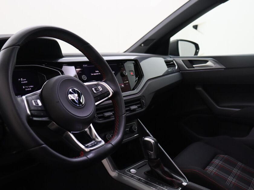 Volkswagen Polo 2.0 TSI GTI | 207 PK | Automaat | Panoramadak | Achteruitrijcamera | DAB | Apple CarPlay/ Android auto | Navigatie |