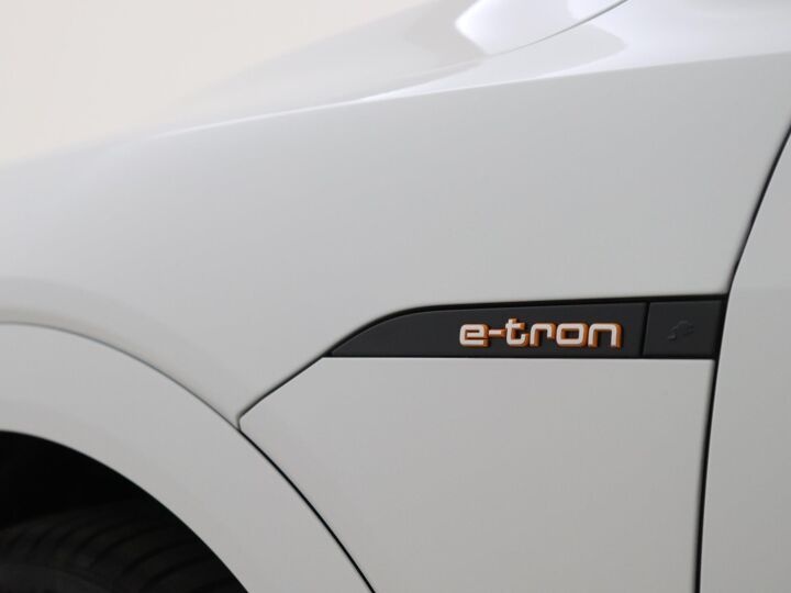 Audi e-tron 50 quattro S edition 71 kWh | 313 PK | Automaat | 360 Camera | Navigatie | Panoramadak | DAB | Stoelverwarming |