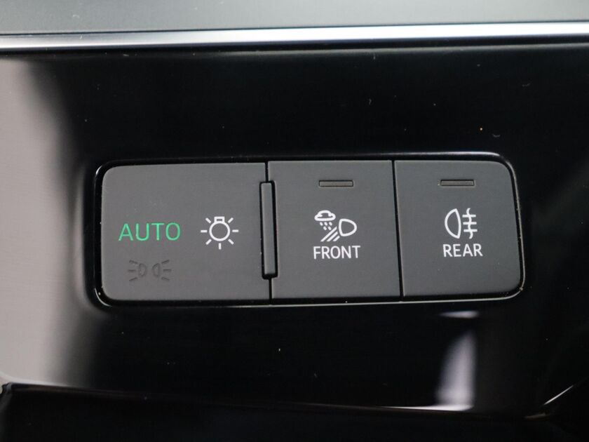 Audi e-tron 50 quattro S edition 71 kWh | 313 PK | Automaat | 360 Camera | Navigatie | Panoramadak | DAB | Stoelverwarming |