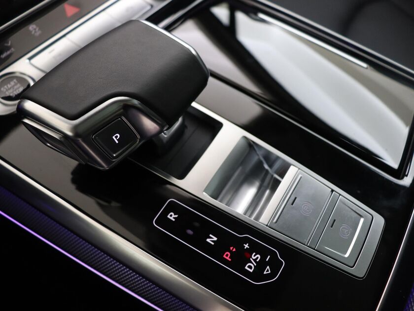 Audi Q7 55 TFSI e quattro Pro Line S | 381 PK | Automaat | Panoramadak | Stoelverwarming | Achteruitrijcamera | DAB | Navigatie |