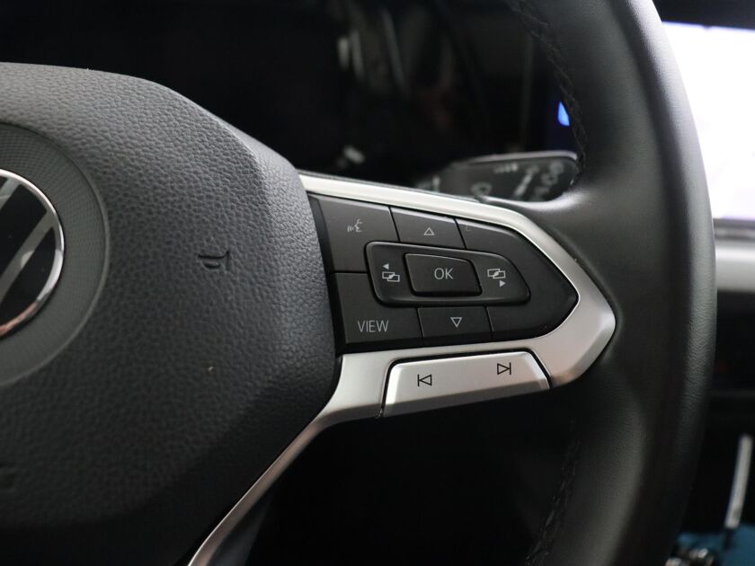 Volkswagen Golf Variant 1.0 eTSI Life | 110 PK | Automaat | Panoramadak | Stuurbediening | Cruise Control | Trekhaak |