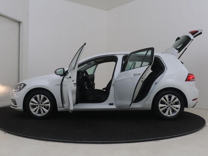 Volkswagen Golf 1.5 TSI Comfortline | 130 PK | Cruise Control adaptief | Parkeersensor voor en achter | Climate Control | Stuurbediening |