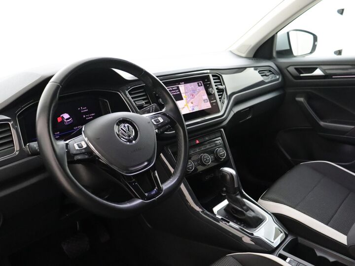 Volkswagen T-Roc 1.5 TSI Sport | 150 PK | Automaat | Elektr. Kofferklep | Apple Carplay/Android Auto | Achteruitrijcamera | Trekhaak |
