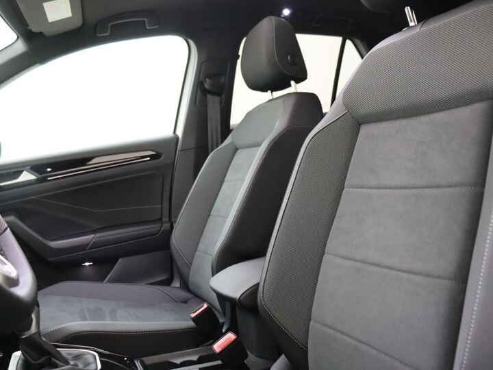 Volkswagen T-Roc 1.5 TSI R-Line | 150 PK | Automaat | Panoramadak | Stoelverwarming | Apple CarPlay |