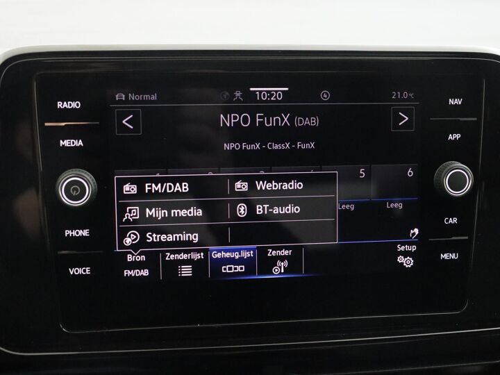 Volkswagen T-Roc 1.5 TSI R-Line | 150 PK | Automaat | Panoramadak | Stoelverwarming | Apple CarPlay |