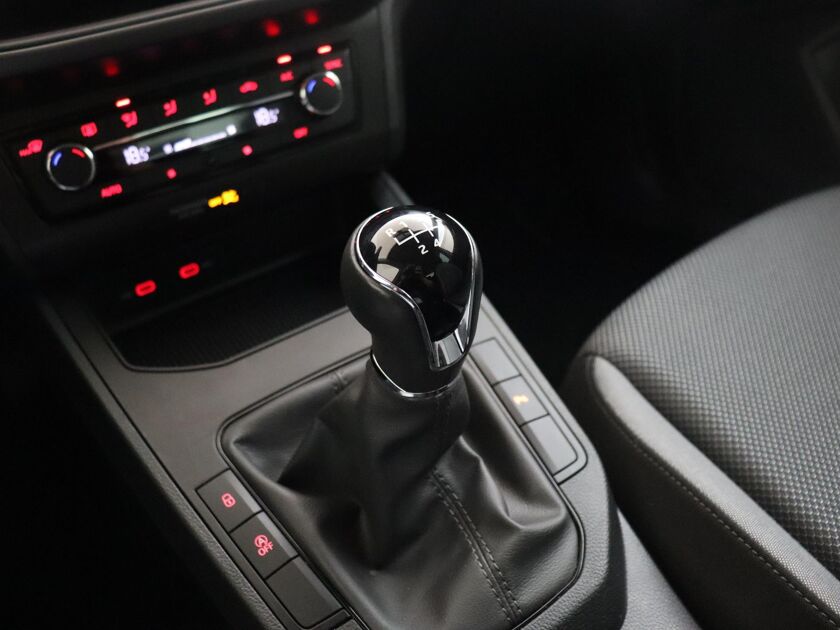 SEAT Ibiza 1.0 TSI Style Business Intense | 95 PK | Apple CarPlay | Navigatie | Stuurbediening | Cruise Control |