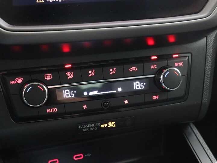 SEAT Ibiza 1.0 TSI Style Business Intense | 95 PK | Apple CarPlay | Navigatie | Stuurbediening | Cruise Control |