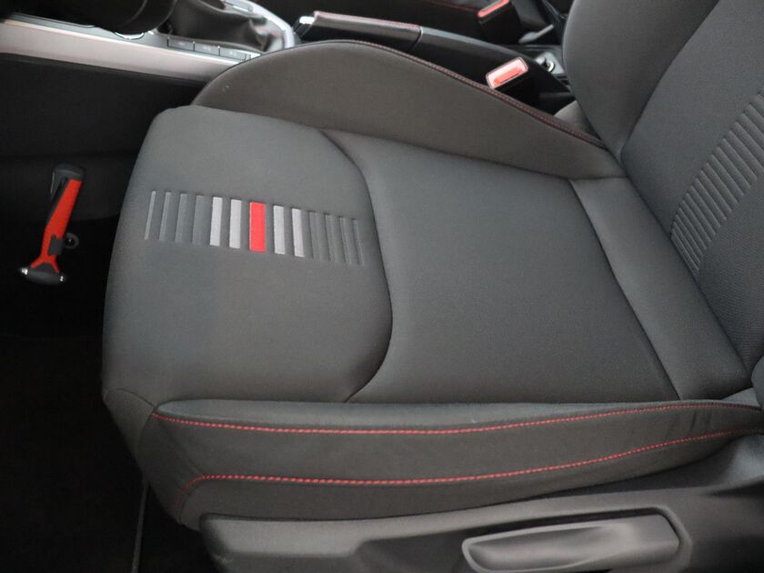 SEAT Arona 1.0 TSI FR Business Intense | 115 PK | Navigatie | Cruise Control | Stuurbediening | Bluetooth |