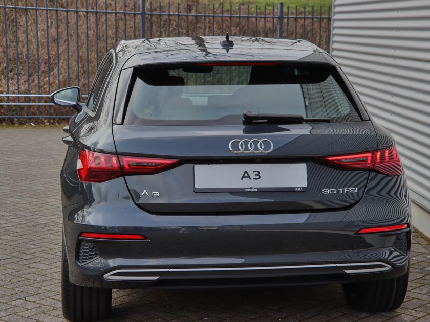 Audi A3 Sportback Advanced edition 30 TFSI 81 kW / 110 pk Sportback  6 versn. Hand