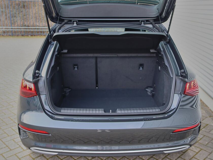 Audi A3 Sportback Advanced edition 30 TFSI 81 kW / 110 pk Sportback  6 versn. Hand