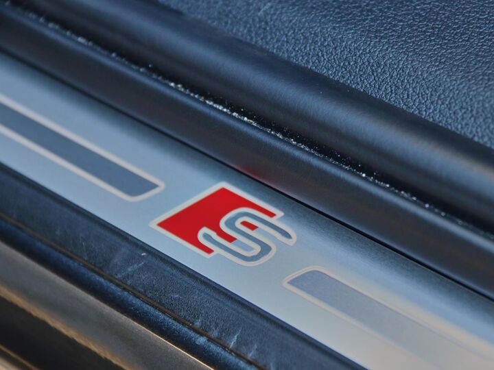 Audi A4 limousine S Edition 35 TFSI 110 kW / 150 pk Optiekpakket zwart | 19" Lichtmetalen velgen | Ambiente verlichting in kleur | Stoelverwarming | Assistentiepakket Tour | Assistentiepakket Parking