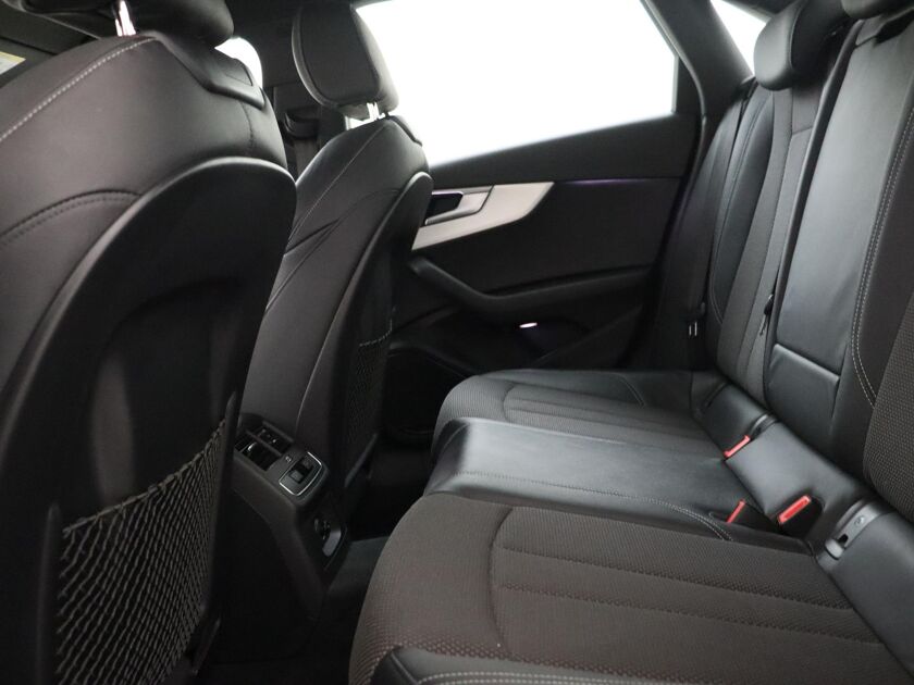Audi A4 Limousine 2.0 TFSI ultra Sport S line Edition | 190 PK | Automaat | Navigatie | Stuurbediening | Airco |