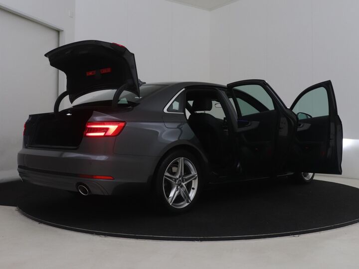 Audi A4 Limousine 2.0 TFSI ultra Sport S line Edition | 190 PK | Automaat | Navigatie | Stuurbediening | Airco |