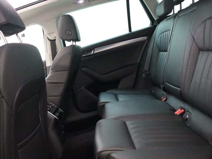 Škoda Superb Combi 1.5 TSI ACT Style Business | 150 PK | Stoelverwarming | Cruise Control | Panoramadak | Navigatie |