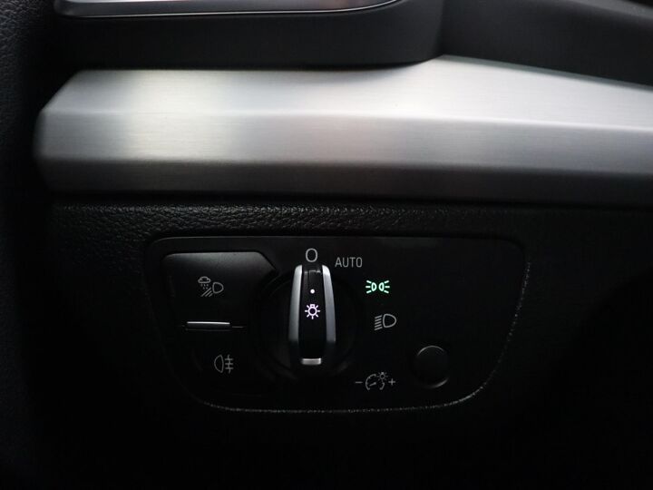 Audi Q5 55 TFSI e S edition | 367 PK | Automaat | Panoramadak | Navigatie | Parkeersensoren | Stoelverwarming | S-Line Interieur |