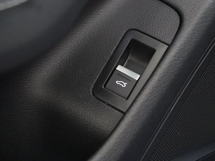 Audi RS 6 4.0 TFSI quattro | 600 PK | Audi Laser Licht | Panoramadak | Dynamic Plus pakket | Luchtvering | LM 22” | Stoelverwarming & Ventilatie | Keramische Remmen |