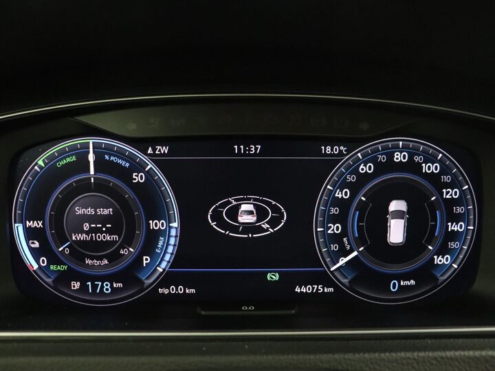 Volkswagen e-Golf E-DITION | Warmtepomp | Leer | Virtueel Cockpit | Stoelverwarming |