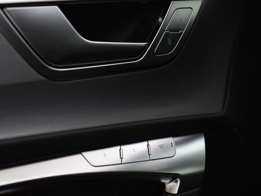 Audi A6 Avant 55 TFSI e quattro Competition | 370 PK | Automaat | Stoelverwarming | Achteruitrijcamera | DAB | Navigatie | Velgen LM 20” |