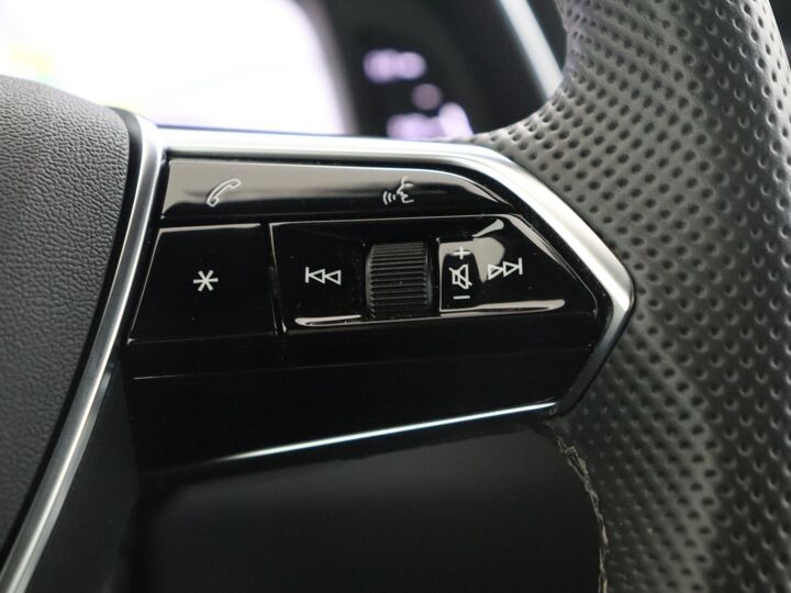 Audi A6 Avant 55 TFSI e quattro Competition | 370 PK | Automaat | Stoelverwarming | Achteruitrijcamera | DAB | Navigatie | Velgen LM 20” |