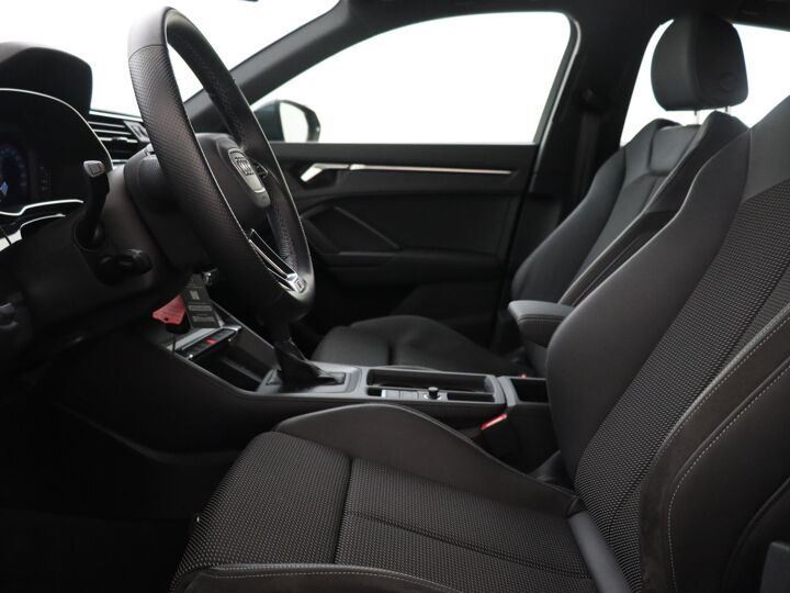 Audi Q3 Sportback 35 TFSI S Edition | 150 PK | Automaat | Parkeersensoren | Navigatie | S Interieur | DAB |