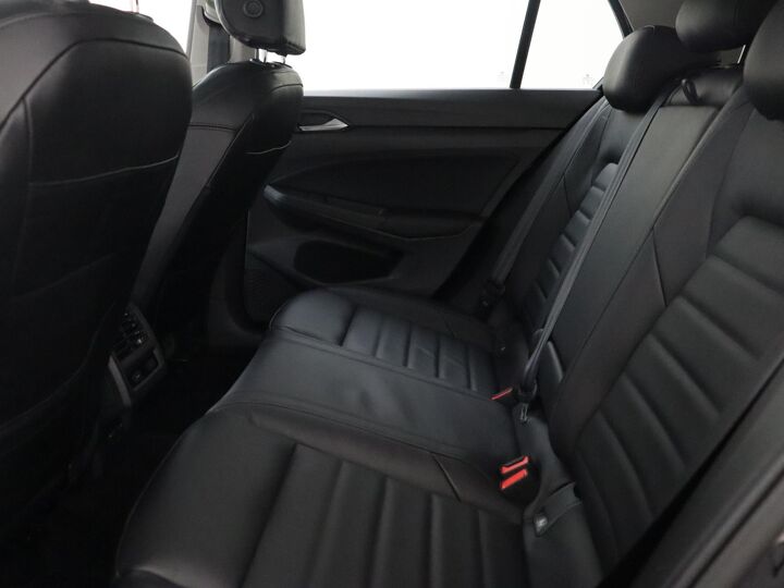 Volkswagen Golf 1.5 eTSI Style | 150 PK | Automaat | Stuurbediening | Stoelverwarming | Cruise Control | DAB |