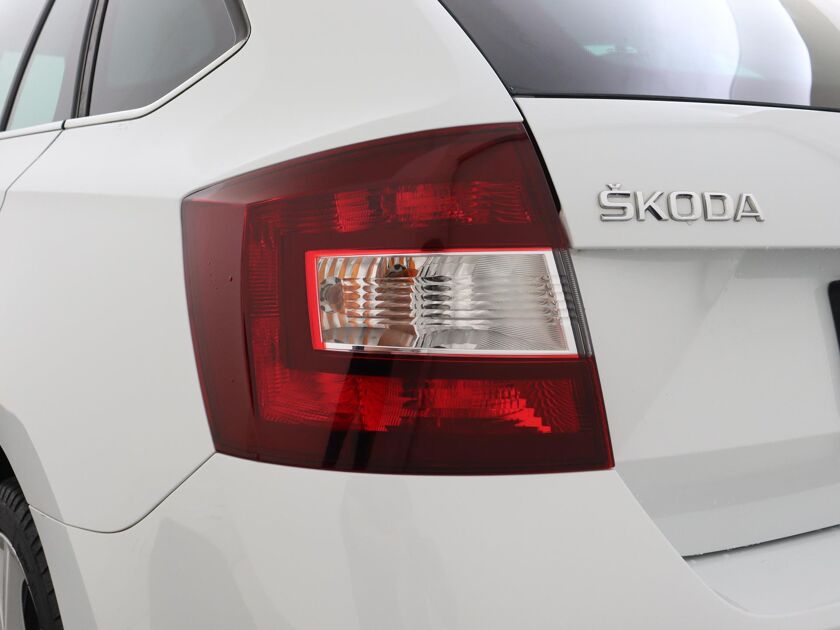 Škoda Rapid Spaceback 1.0 TSI Greentech Clever | 95 PK | Airco | Parkeersensoren | Lichtmetalen Velgen | Extra getint glas |