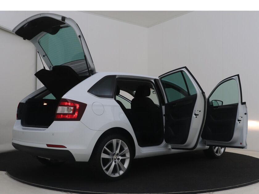 Škoda Rapid Spaceback 1.0 TSI Greentech Clever | 95 PK | Airco | Parkeersensoren | Lichtmetalen Velgen | Extra getint glas |
